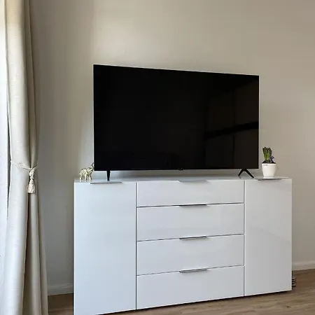 Attraktive Mit Balkon Zum Gruenen Hinterhof *