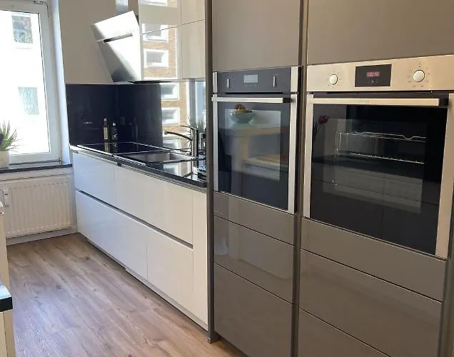 Apartment Attraktive Mit Balkon Zum Gruenen Hinterhof Schwerin (Mecklenburg-Vorpommern)