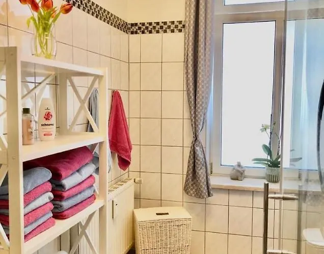 Attraktive Mit Balkon Zum Gruenen Hinterhof 公寓 *