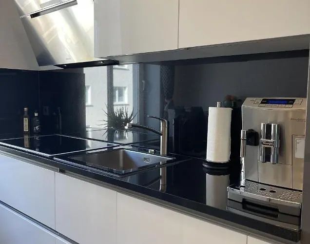 Attraktive Mit Balkon Zum Gruenen Hinterhof * 什未林