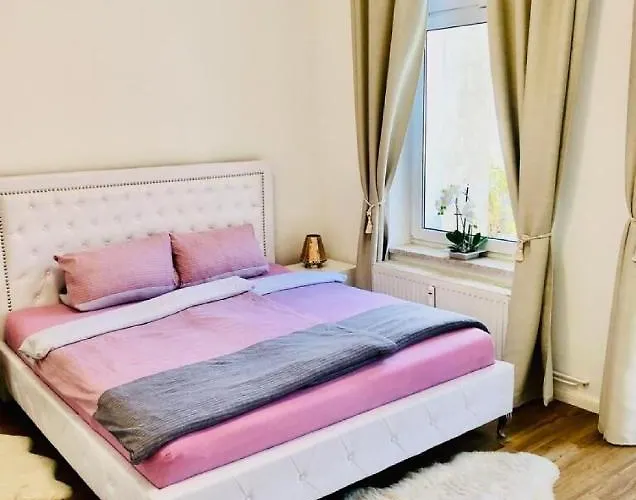 Apartment Attraktive Mit Balkon Zum Gruenen Hinterhof *